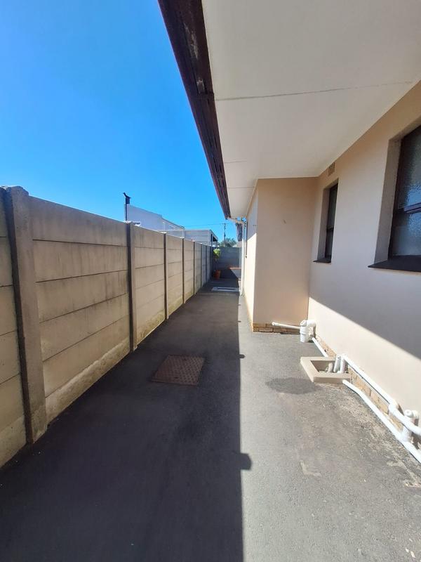 5 Bedroom Property for Sale in Goodwood Park Western Cape